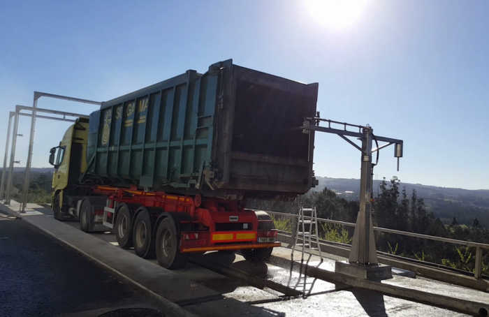 Garbage Truck Cleaning (2)
